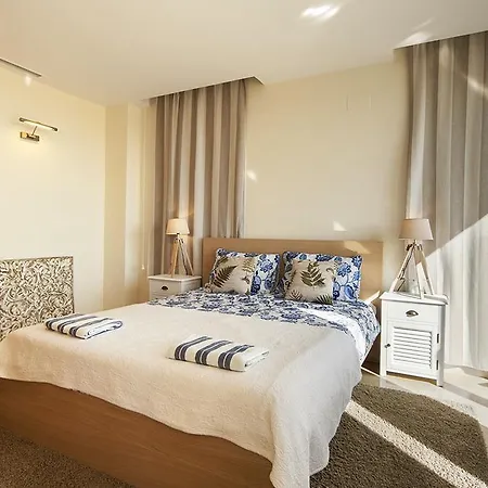 Las Brisas Апартаменты *